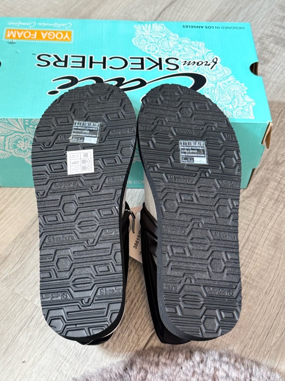 New Skechers womens Meditation Studio Kicks Yoga Foam Sandals in black size 8 - Picture 5 of 7